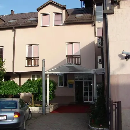 Delminium Hotel 3*